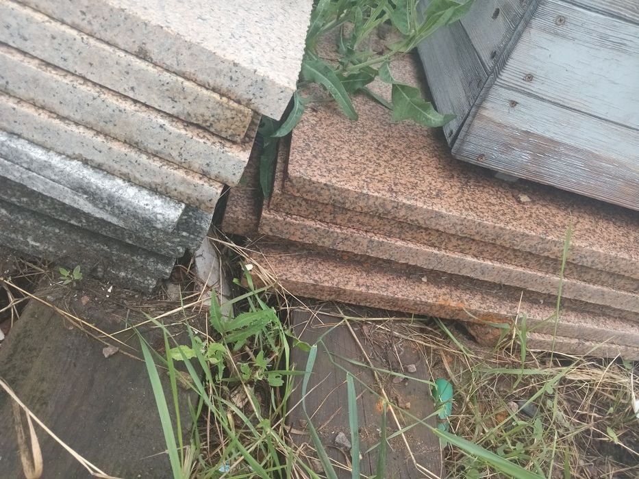 Продам гранитный плиты,метал.лист3мм ,фланцы, кровельный лист цветной