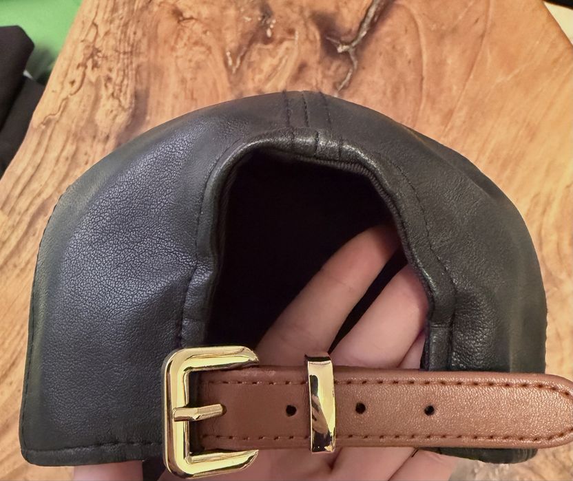 Кожена шапка Mi*u Mi*u