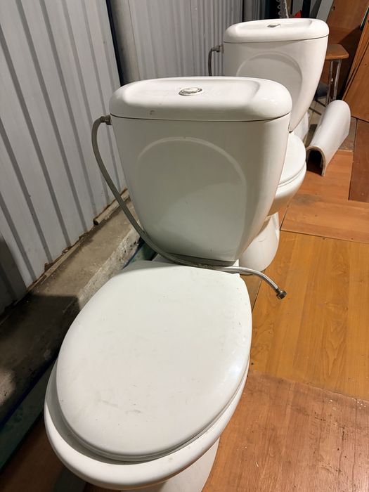 Унитаз с бочком раковина бу 7000