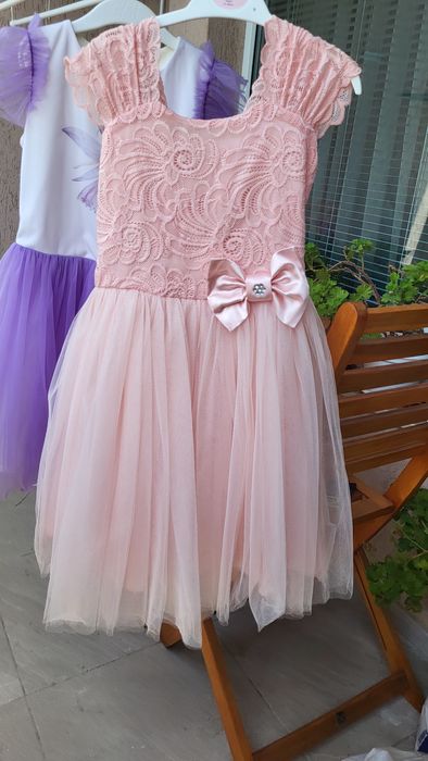 Продавам кокетни детски роклички