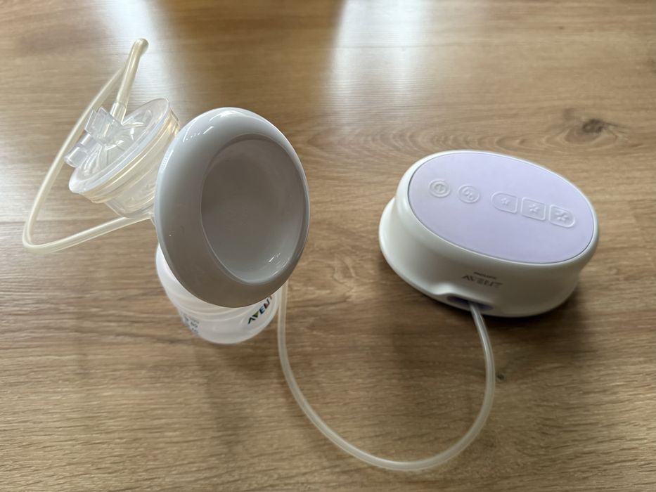 Комплект електрическа помпа за кърма Philips AVENT с контейнери