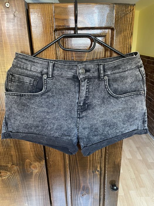 Blugi scurti , marimea M