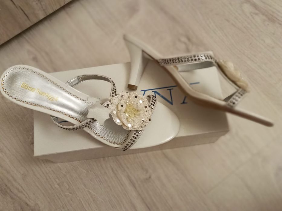 Босоножки-шлепки