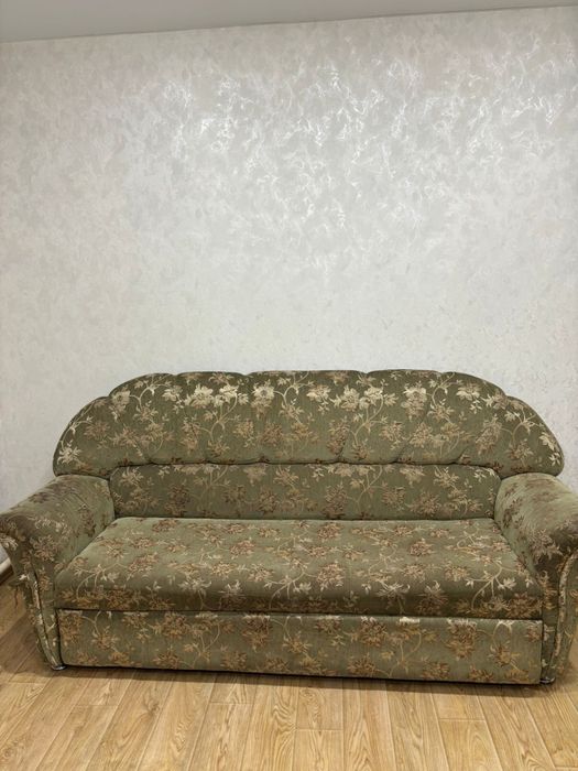 Продам диван с креслом в зал