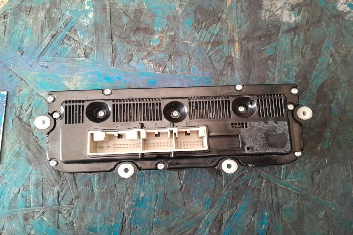 Comanda AC Volkswagen VW Golf a 5-a generatie