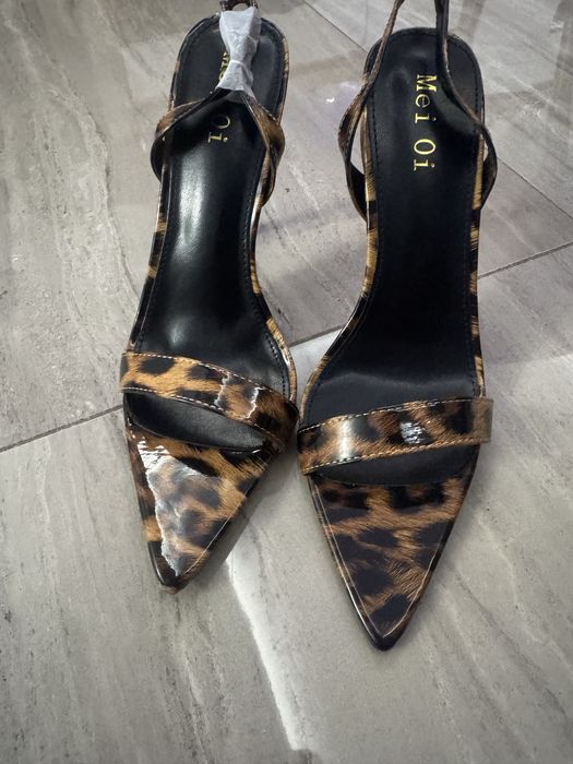 Високи токчета с леопардов принт