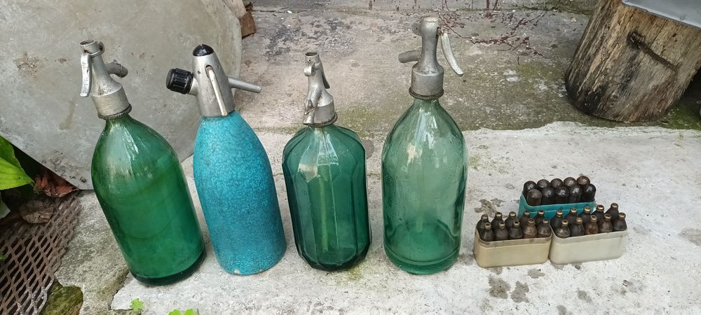 Sticle vechi Sifon cu 3 cutii cu elemenți de încărcare ff vechi 4 buc.