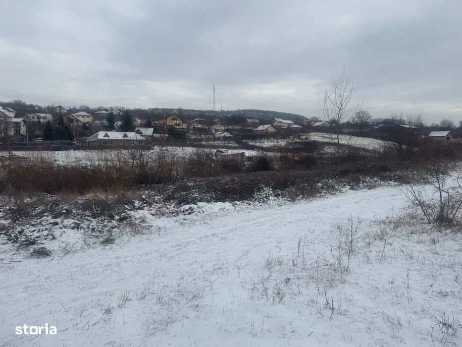 950 mp , pe malul lacului Dorobant / Sorogari