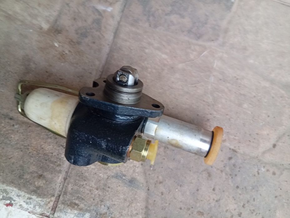 Vând pompa amorsare