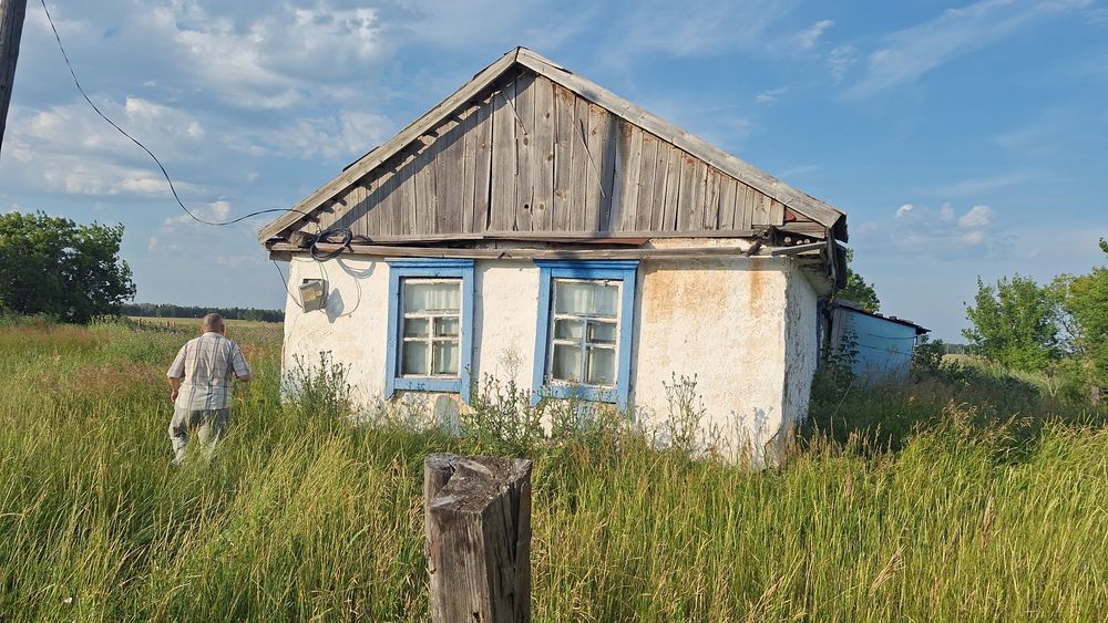 Продам дом находится в Бурабайском районе село Жасыл срочно
