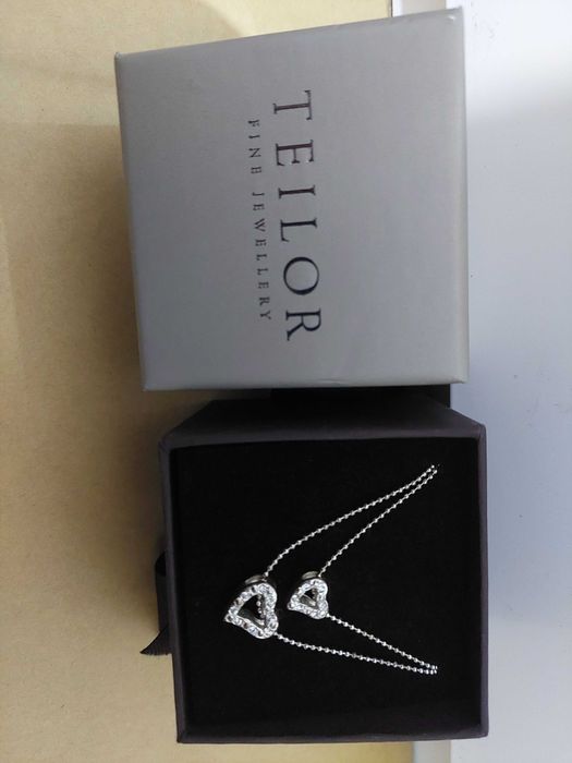 Colier cu doua lantisoare si inimioare in cutie cadou Teilor