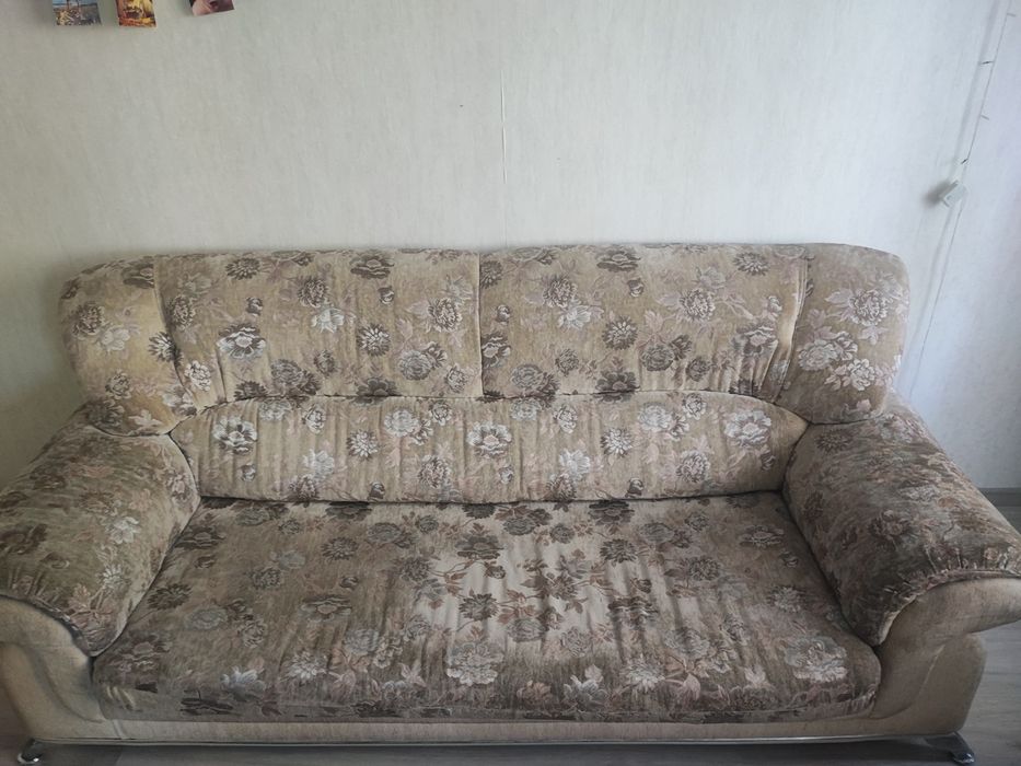 Продам диван и два кресла