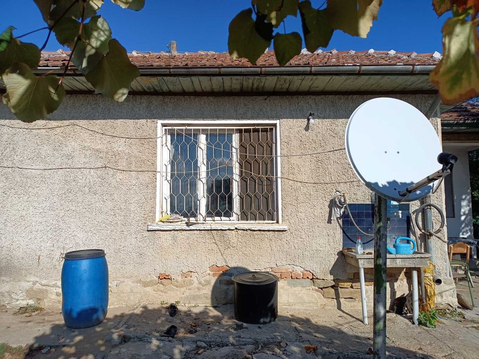 Продавам къща в село Черни Бряг, община Антоново, 64 кв.м с двор