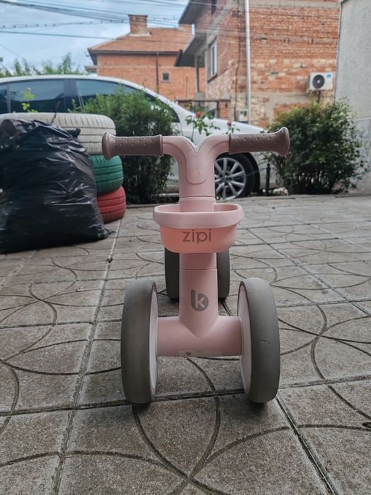 Колело за баланс KikkaBoo - Zipi, Pink  
Има следи от употреба по гумите, но е здраво.