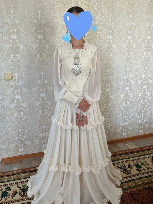 Продам платье с корсетом