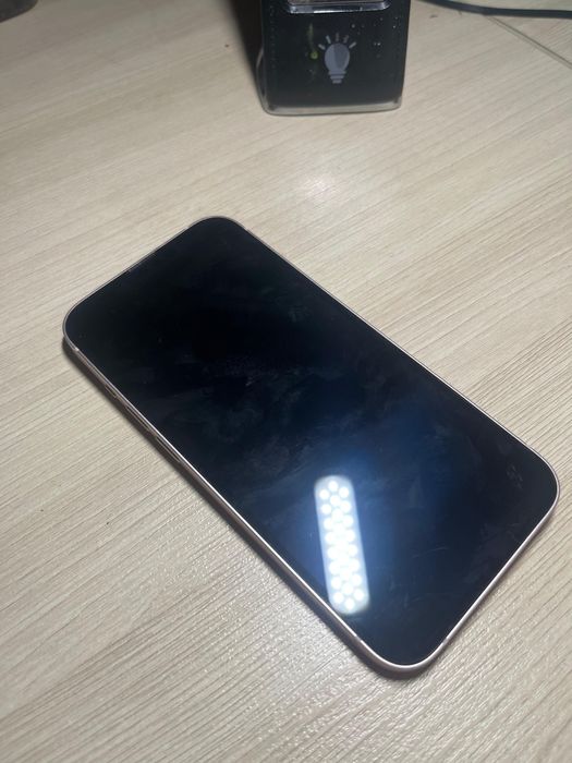 iPhone 13 в хорошем состоянии