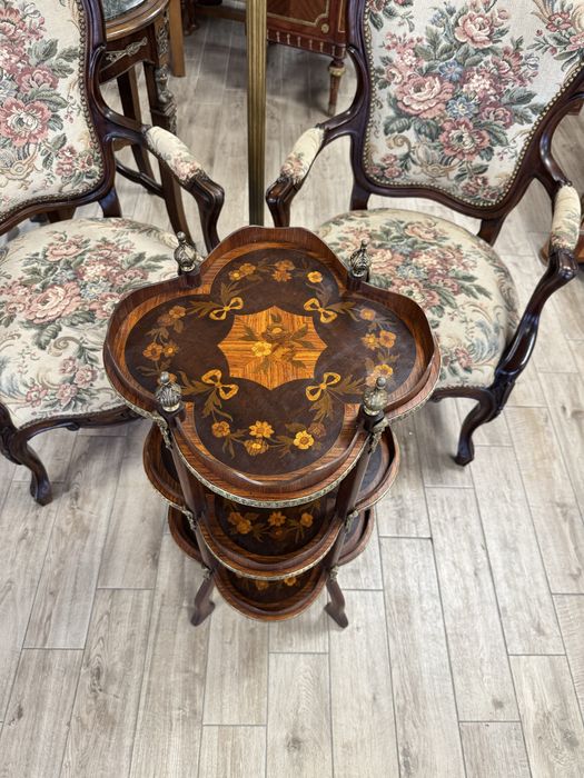 Masuta-etajera din lemn cu intarsii si elemente bronz