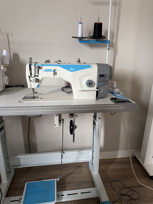 Бытовая швейная машина