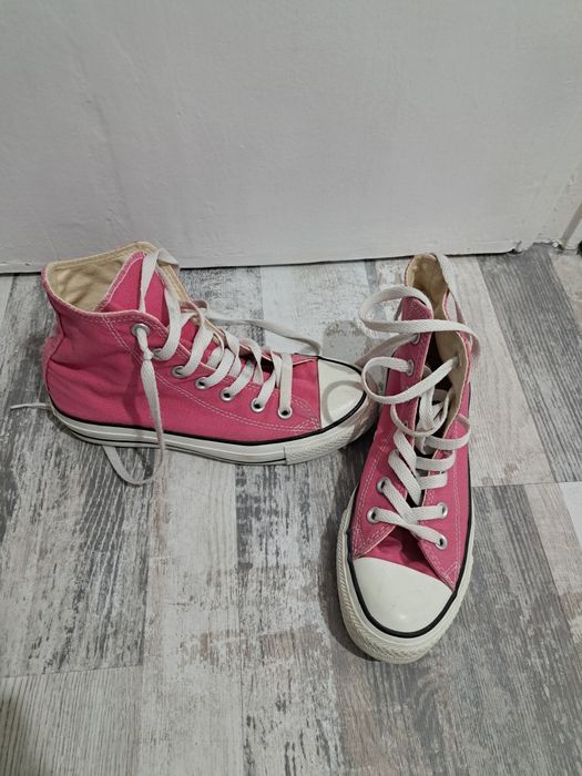 Converse hot pink