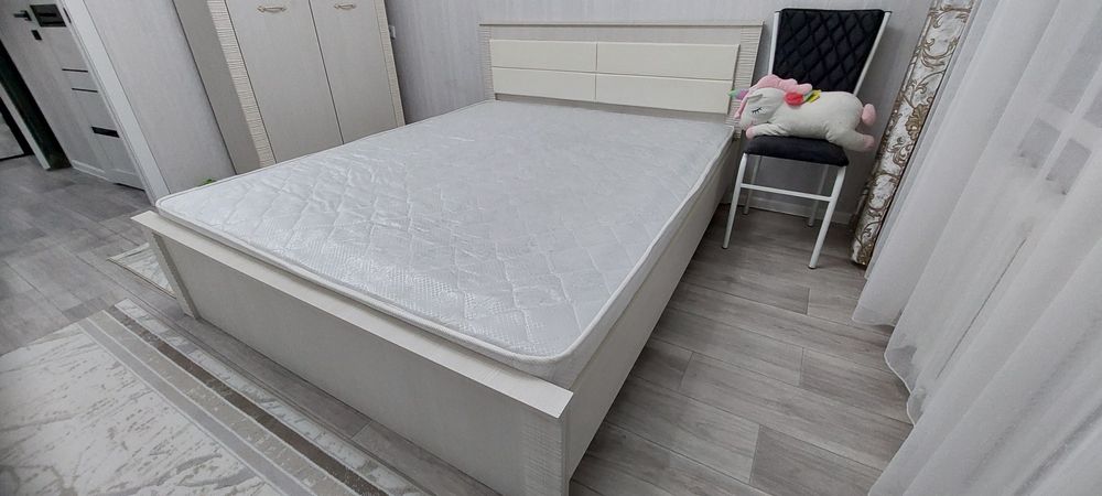 Продам спальный гарнитур