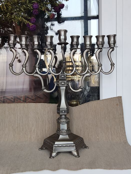 Подсвечник Ханука.9 свечей.