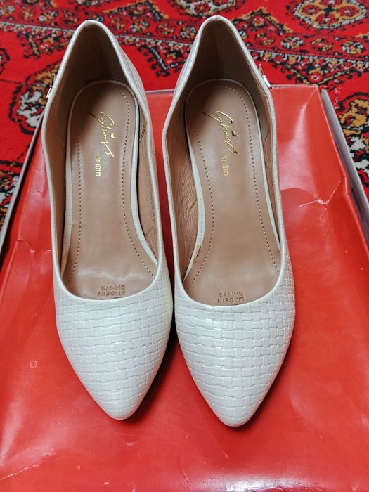 Новые брендовые туфли