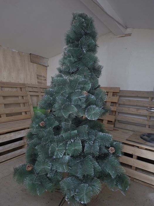 Yengi yil archa sotiladi