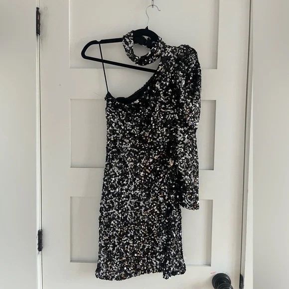 Платье Zara в пайетках