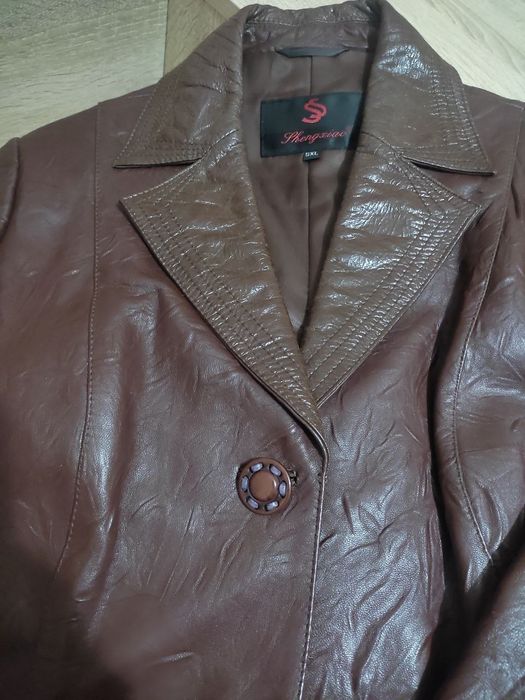 Кожаная женская куртка