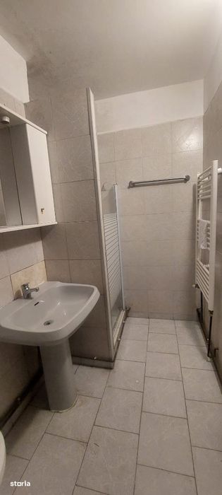 Inchiriez apartament cu 3 camere COMISION 0