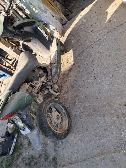 Vând scuter 80cc și un atv 125 cc