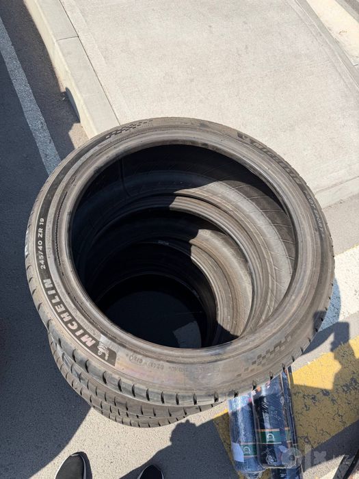 Michelin R19 245/40/19