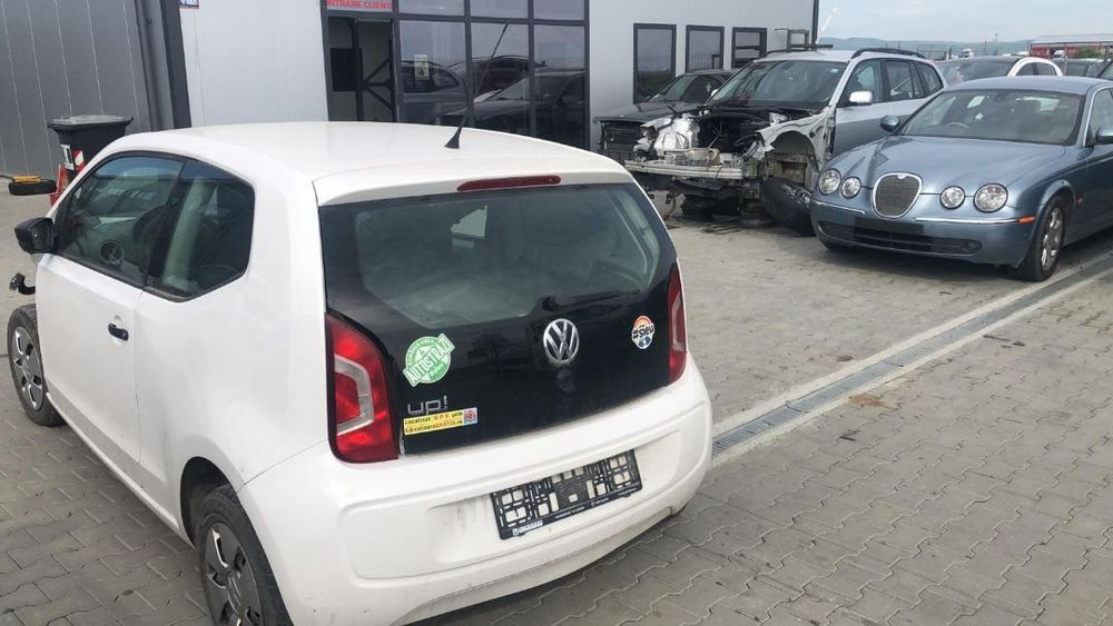 Dezmembram Volkswagen UP 1.0 benzina an fabr 2013