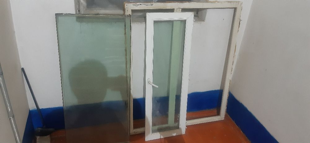 Б/у Пластик терезе сатылады.Бағасы-20000.Келісім бар