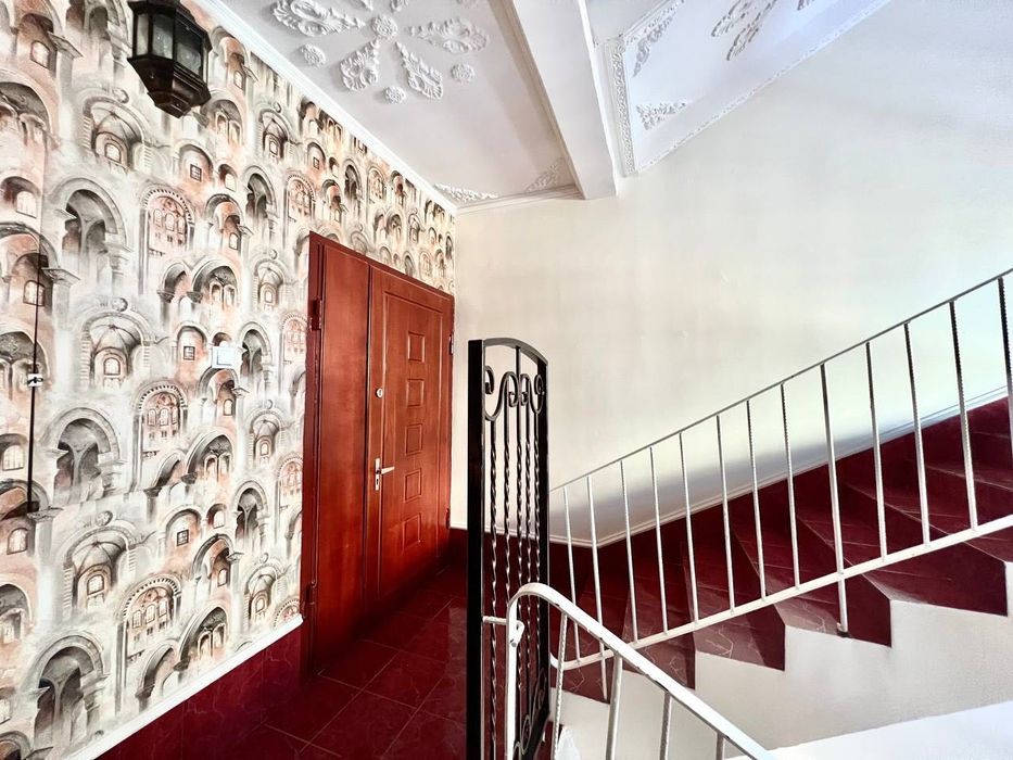 Сдается 5-ти комнатная банковская квартира. Мирабадский р-н. М Ойбека.