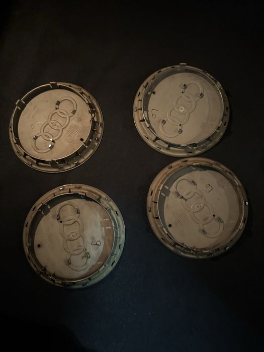 Колпаки заглушки для титанок Ауди.