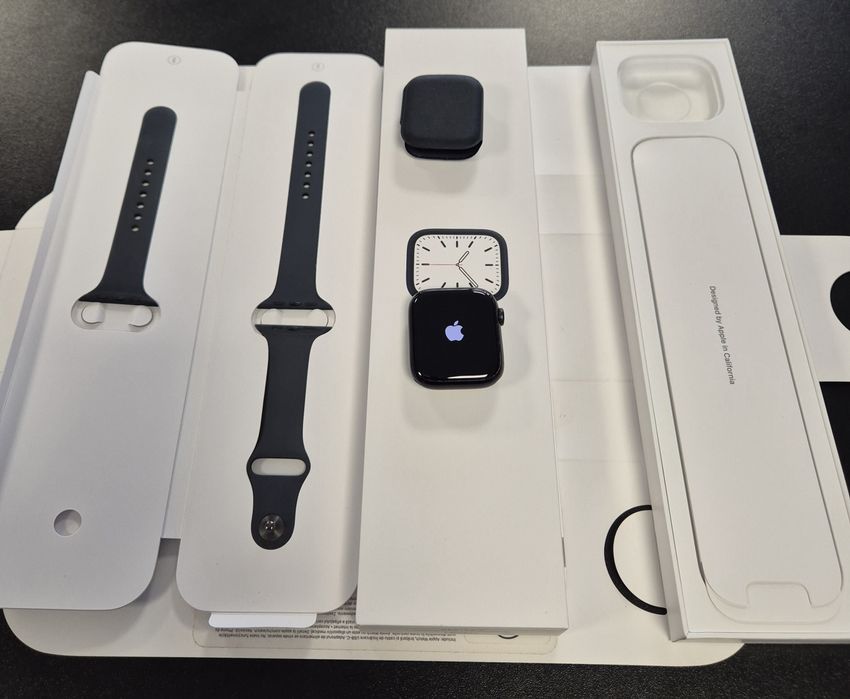 Apple Watch SE 2 / Black / 44 mm / DeluxGSM