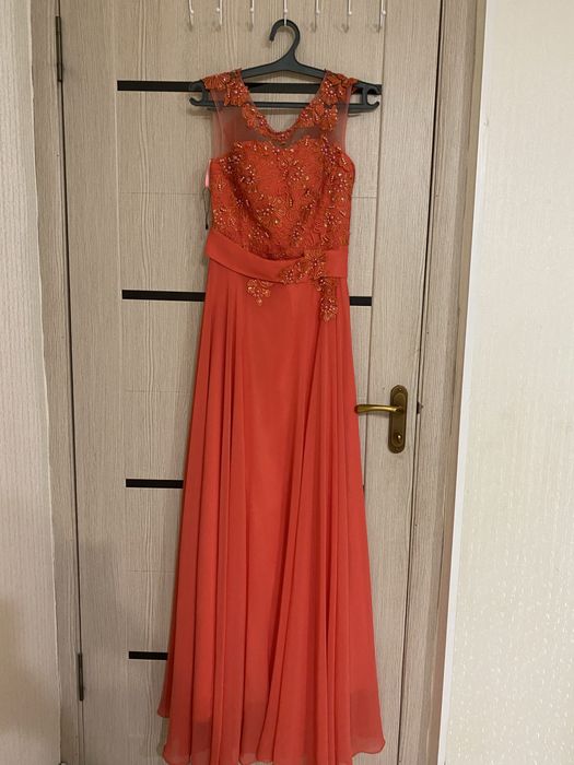 Платье вечернее