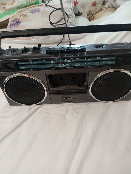 Radio caset HITACHl trk 6830