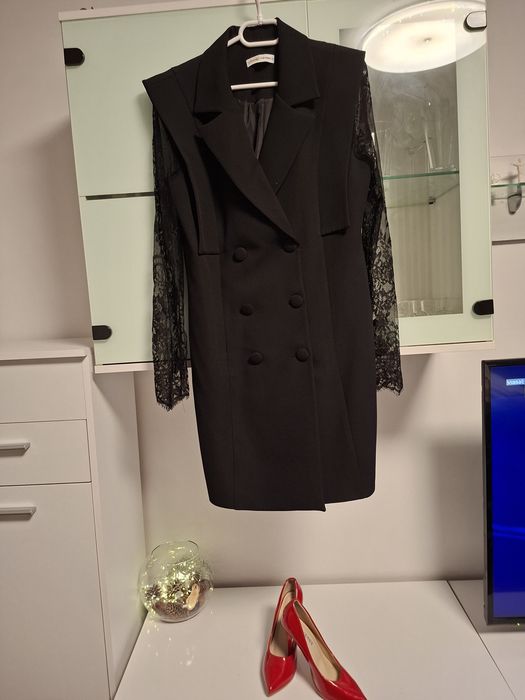 Бъди неотразима с елегантна черна рокля