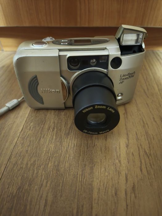 Camera foto vintage Nikon Lite Touch Zoom 70W AF funcțională