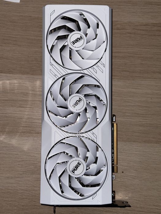 Placa video AMD RX 7800XT