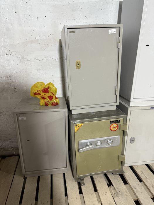 Сейфы металлические б/у