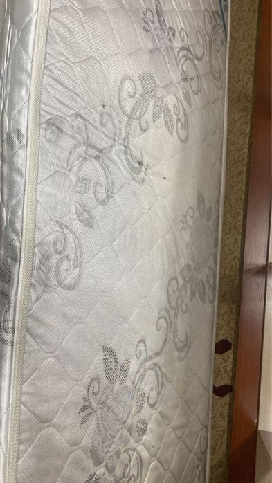 Продам кровать с матрасом