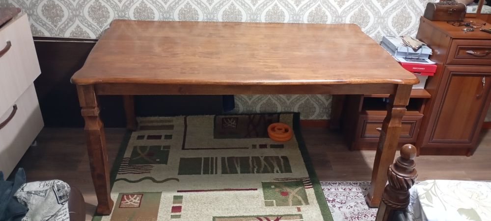 Продам стол дубовый