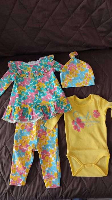 Бебешки дрешки от дъщеричката ми.