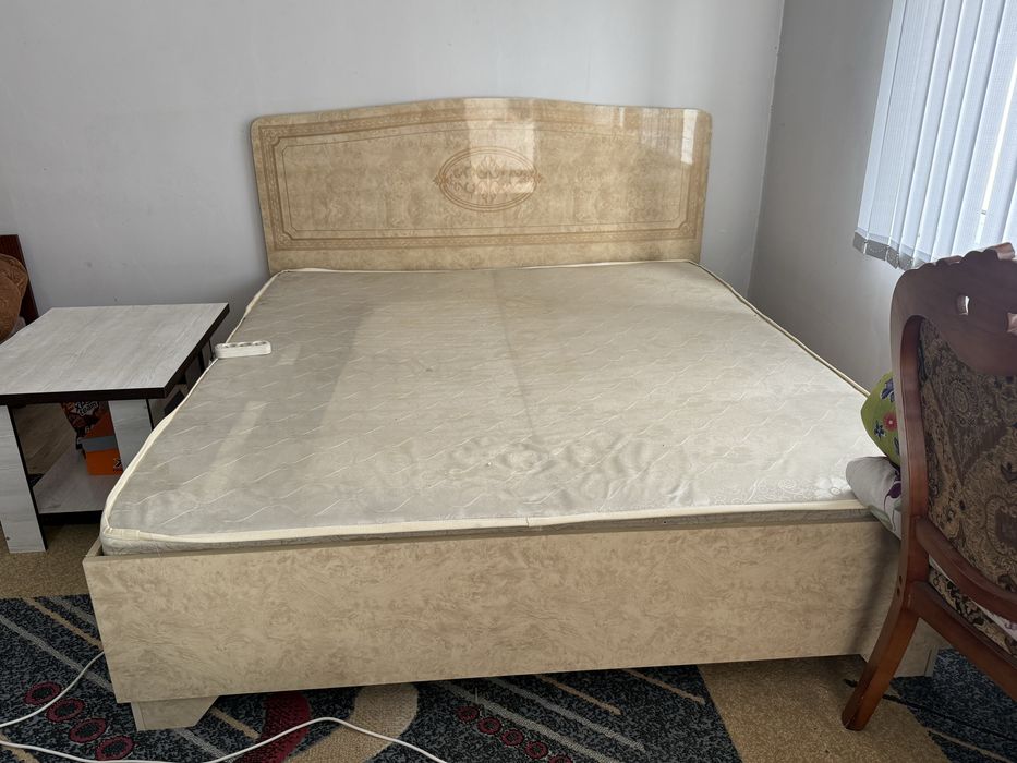 Кровать двуспальная 1,6-2