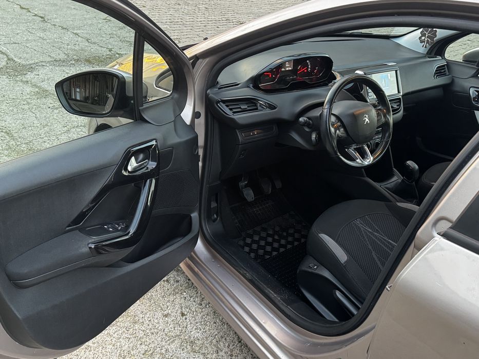 De vanzare peugeot 208