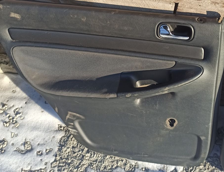 Ауди А4 сиденья комплект и дверные карты