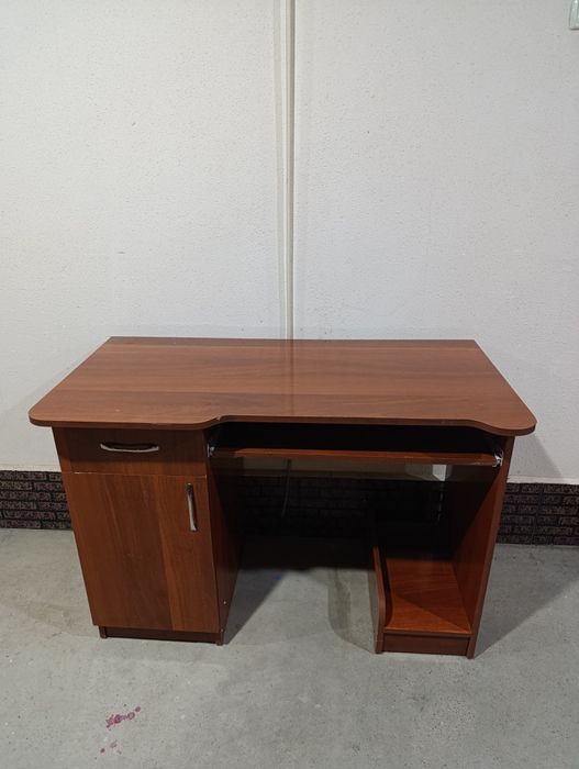 Продается письменный стол